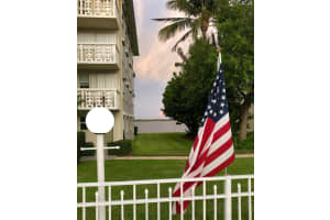 52 Yacht Club Drive 404, North Palm Beach, FL 33408 Sold 02/22/24