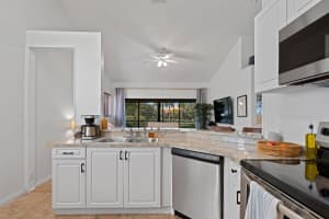 5 Via De Casas Sur 201, Boynton Beach, FL 33426 Sold 06/14/24