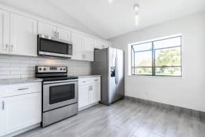 140 Moccasin Trail S, Jupiter, FL 33458 Sold 01/09/24