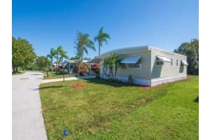 495 NE Moonstone Drive, Jensen Beach, FL 34957 Sold 03/22/24