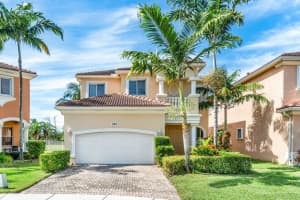 565 Gazetta Way, West Palm Beach, FL 33413 Sold 03/28/24