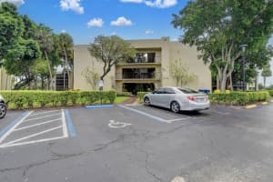 5220 Las Verdes Circle 205, Delray Beach, FL 33484 Sold 05/17/24
