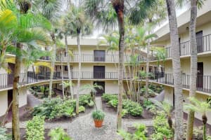 5220 Las Verdes Circle 205, Delray Beach, FL 33484 Sold 05/17/24