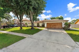 138 Granada Street, Royal Palm Beach, FL 33411 Sold 11/30/23