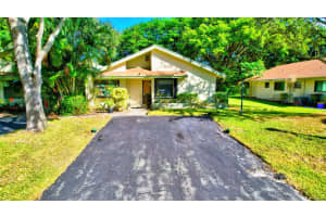 3725 Arelia Drive S, Delray Beach, FL 33445 Sold 01/12/24