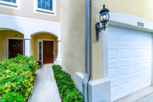 1033 Pinewood Lake Court, Greenacres, FL 33415 Sold 12/06/23