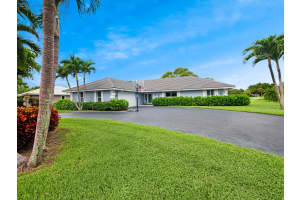 413 S Country Club Drive, Atlantis, FL 33462 Sold 10/30/23