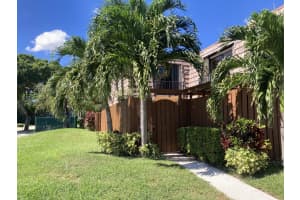 714 Springdale Circle, Palm Springs, FL 33461 Sold 12/08/23