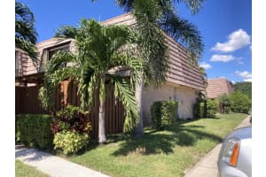 714 Springdale Circle, Palm Springs, FL 33461 Sold 12/08/23