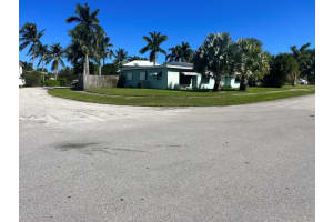 1502 Crest Drive, Lake Worth, FL 33461 Sold 02/12/24