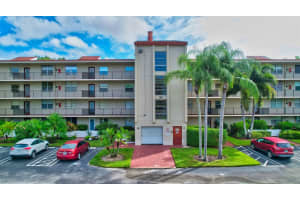 27 Abbey Lane 302, Delray Beach, FL 33446 Sold 12/15/23