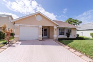 306 Moccasin Trail W, Jupiter, FL 33458 Sold 03/15/24