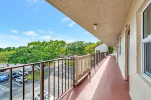 25 Abbey Lane 403, Delray Beach, FL 33446 Sold 12/20/23