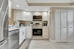 25 Abbey Lane 403, Delray Beach, FL 33446 Sold 12/20/23