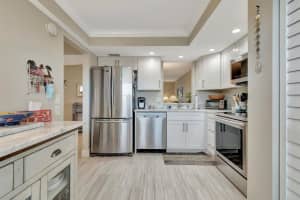 25 Abbey Lane 403, Delray Beach, FL 33446 Sold 12/20/23