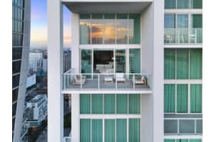 1040 Biscayne Boulevard 3301, Miami, FL 33132 Sold 08/01/24