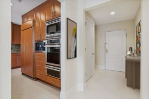 200 E Palmetto Park Road 10, Boca Raton, FL 33432 Sold 01/19/24