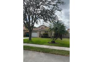 8322 SW 44 Place, Davie, FL 33328 Sold 12/07/23