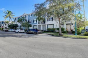 260 NE 3rd Street 4e, Delray Beach, FL 33444 Sold 04/15/24
