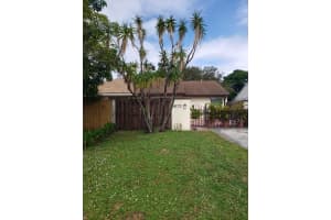 5673 Biscayne Drive, Greenacres, FL 33463 Sold 12/27/23