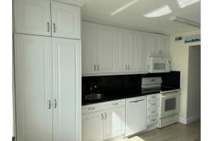 5200 N Ocean Boulevard 1105b, Lauderdale By The Sea, FL 33308 Sold 06/14/24