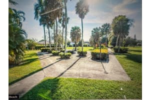 94 E East Court, Royal Palm Beach, FL 33411 Sold 12/19/23