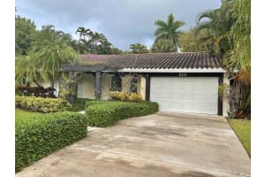 210 SE Atlantic Drive Drive, Lantana, FL 33462 Sold 05/15/24