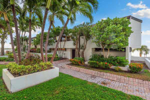 100 Lakeshore Drive L11, North Palm Beach, FL 33408 Sold 01/30/24