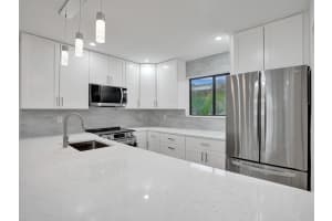 5370 Las Verdes Circle 310, Delray Beach, FL 33484 Sold 02/28/24