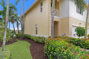 3124 Yorkshire Lane, Palm Beach Gardens, FL 33418 Sold 12/20/23