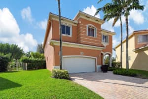 559 Gazetta Way Way, West Palm Beach, FL 33413 Sold 07/12/24