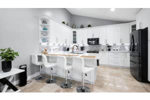 5460 Eagle Lake Drive 72b, Palm Beach Gardens, FL 33418 Sold 02/22/24