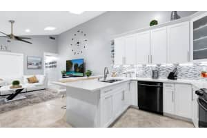 5460 Eagle Lake Drive 72b, Palm Beach Gardens, FL 33418 Sold 02/22/24