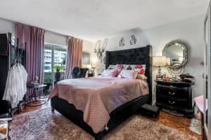 330 SE 2nd Street 101e, Hallandale Beach, FL 33009 Sold 01/12/24