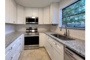 8 Cedar Circle, Boynton Beach, FL 33436 Sold 05/10/24
