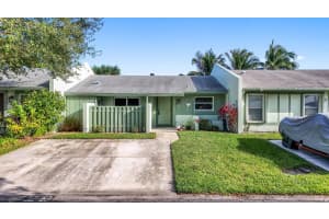28 Camden Lane, Boynton Beach, FL 33426 Sold 01/12/24