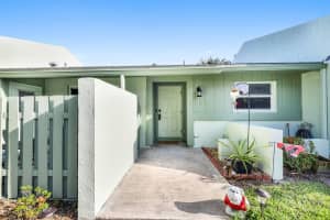 28 Camden Lane, Boynton Beach, FL 33426 Sold 01/12/24
