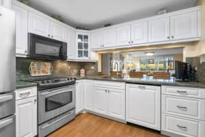 920 Dogwood Drive 160, Delray Beach, FL 33483 Sold 04/16/24