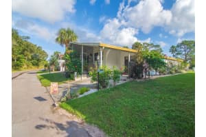 911 Courier Street, Vero Beach, FL 32960 Sold 08/30/24