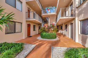 5250 Las Verdes Circle 206, Delray Beach, FL 33484 Sold 04/17/24