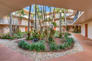 5250 Las Verdes Circle 206, Delray Beach, FL 33484 Sold 04/17/24