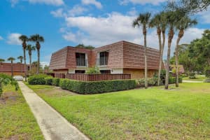 3561 SW Sunset Trace Circle, Palm City, FL 34990 Sold 02/28/24