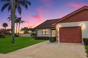 138 Moccasin Trail S, Jupiter, FL 33458 Sold 02/08/24