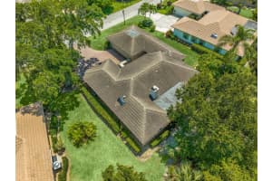 128 Prestwick Circle, Vero Beach, FL 32967 Sold 04/24/24