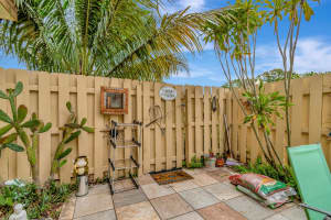 945 NW 29th Avenue D, Delray Beach, FL 33445 Sold 03/18/24