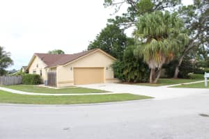147 Parkwood Drive, Royal Palm Beach, FL 33411 Sold 03/05/24