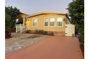 8287 SE Swan Avenue, Hobe Sound, FL 33455 Sold 05/23/25