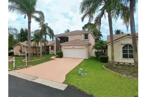 102 Wedgewood Lakes Lakes N, Greenacres, FL 33463 Sold 02/29/24