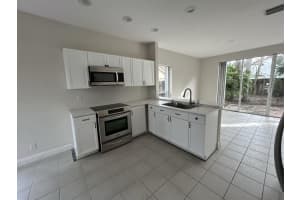 102 Wedgewood Lakes Lakes N, Greenacres, FL 33463 Sold 02/29/24