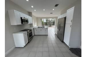 102 Wedgewood Lakes Lakes N, Greenacres, FL 33463 Sold 02/29/24